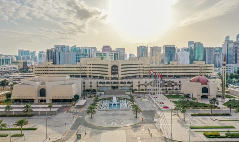 Abu Dhabi City Municipality establishes e-links with 208 public & private entities